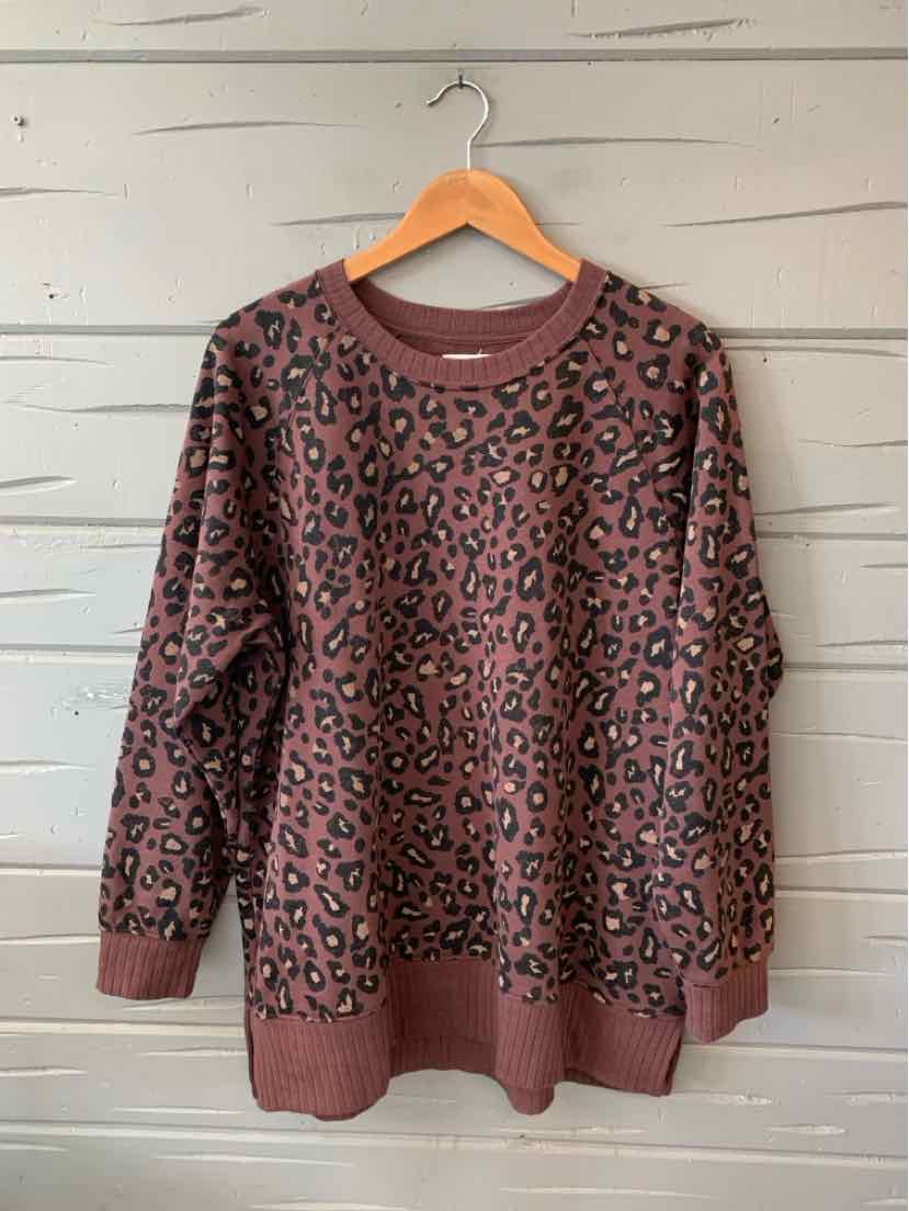 XL long-sleeve crewneck sweatshirt in burgundy with black leopard print and ribbed cuffs and hem.