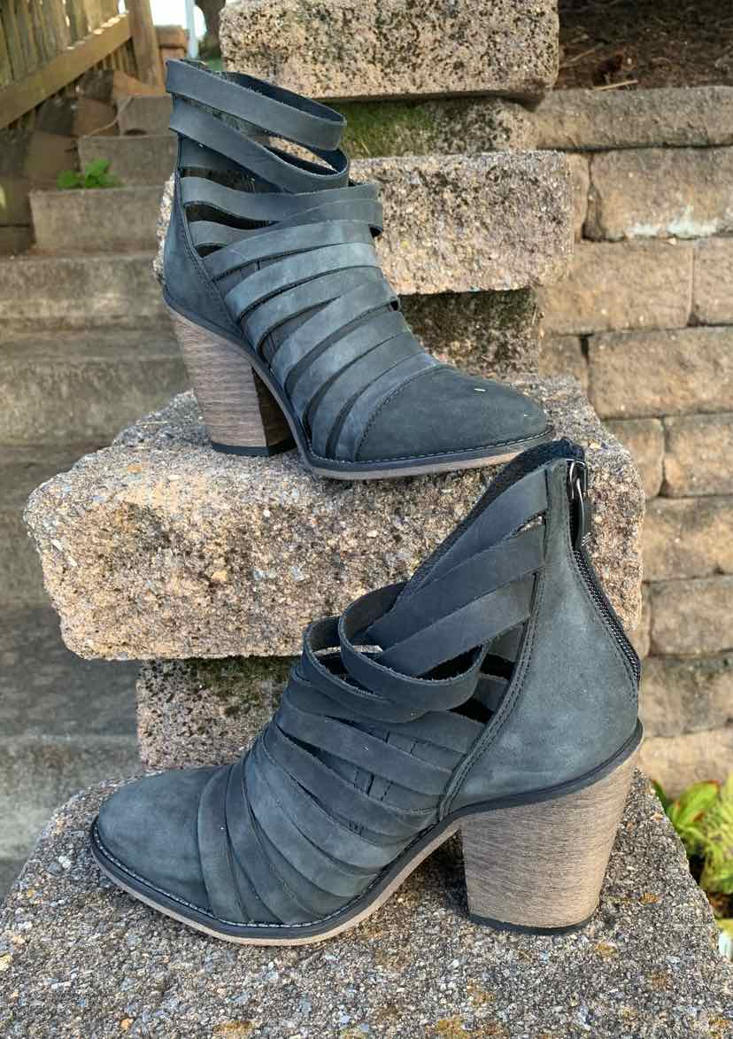 W FREE PEOPLE BK Size 36 BOOT