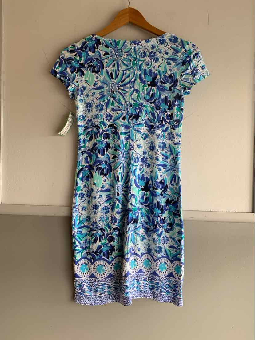 Blue floral Lilly Pulitzer short-sleeve dress with fitted waist and patterned hem in size XXS.
