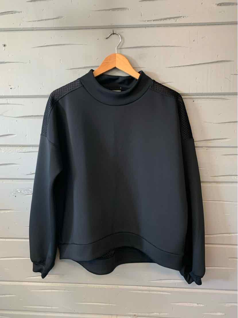 Black long-sleeve pullover with crew neck and slightly curved hem, made of smooth fabric.