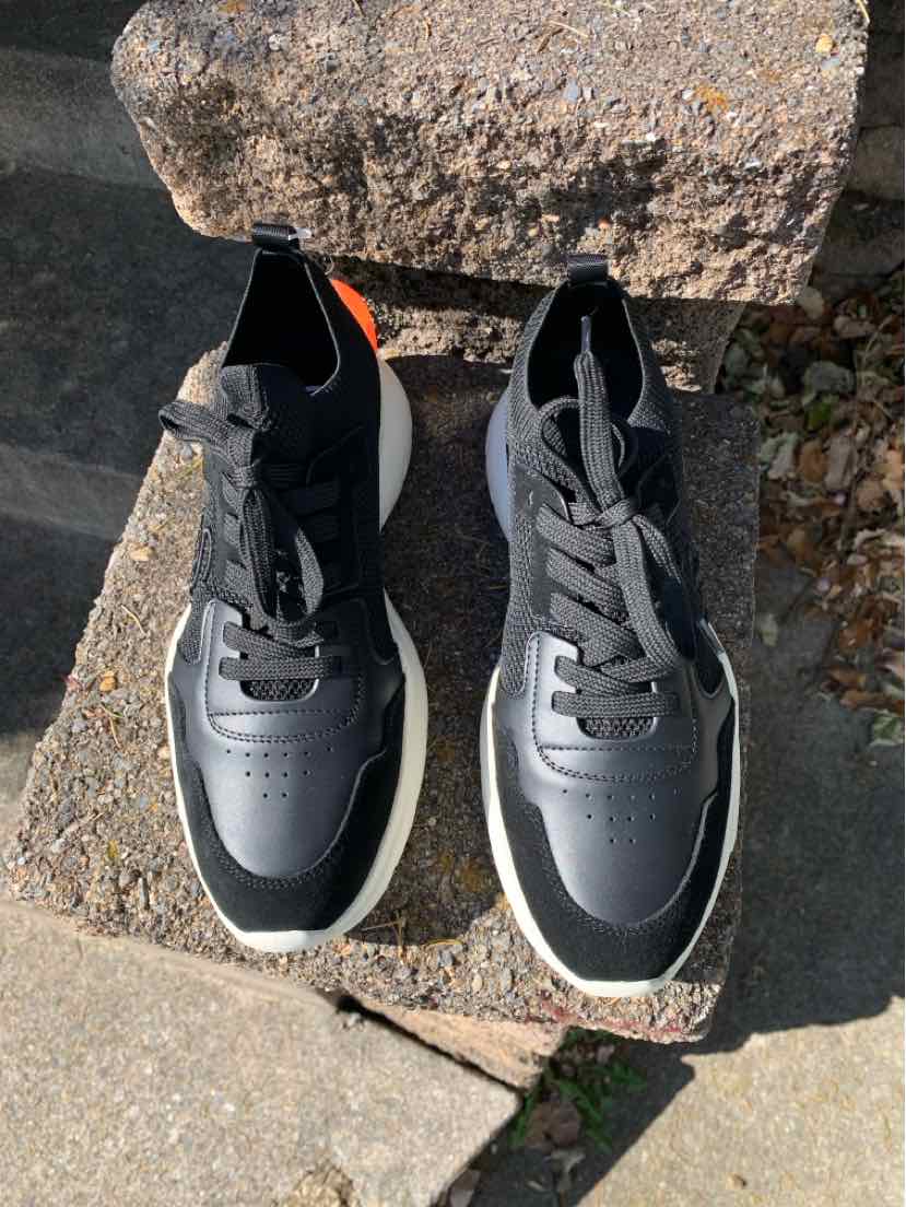 W STUART WEITZMAN BK Size 9 SNEAKER