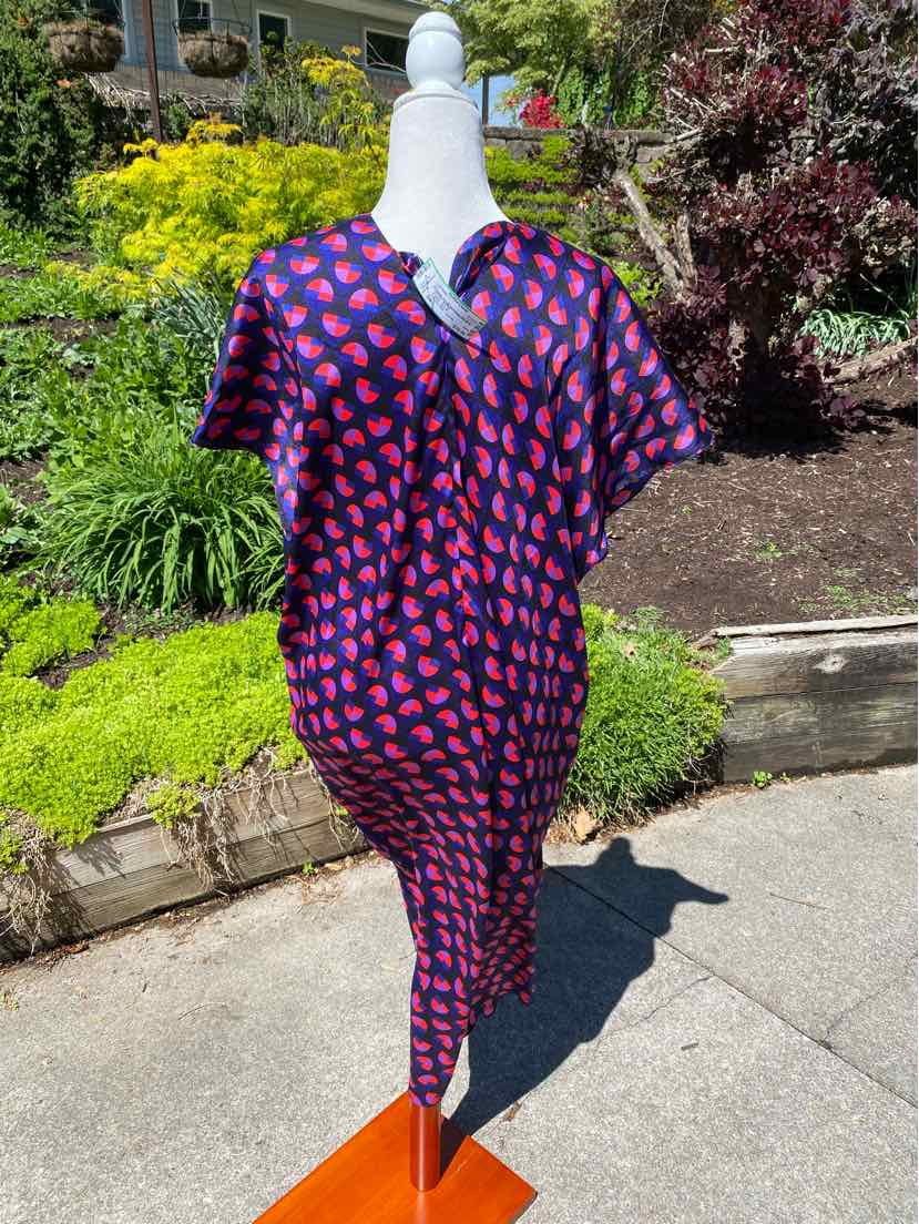 Navy blue short-sleeve dress with red geometric print and V-neckline on mannequin outdoors.