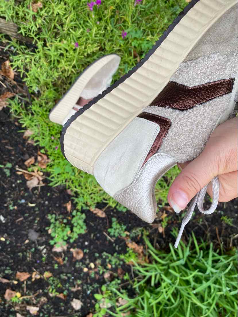 Beige sneaker with textured soft wave fabric, brown chevron detailing, beige rubber sole, size 38.5.