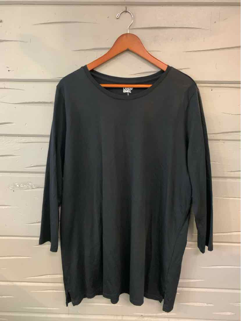 Black long-sleeve women's tunic top with round neckline in size XL, hanging on wooden hanger.