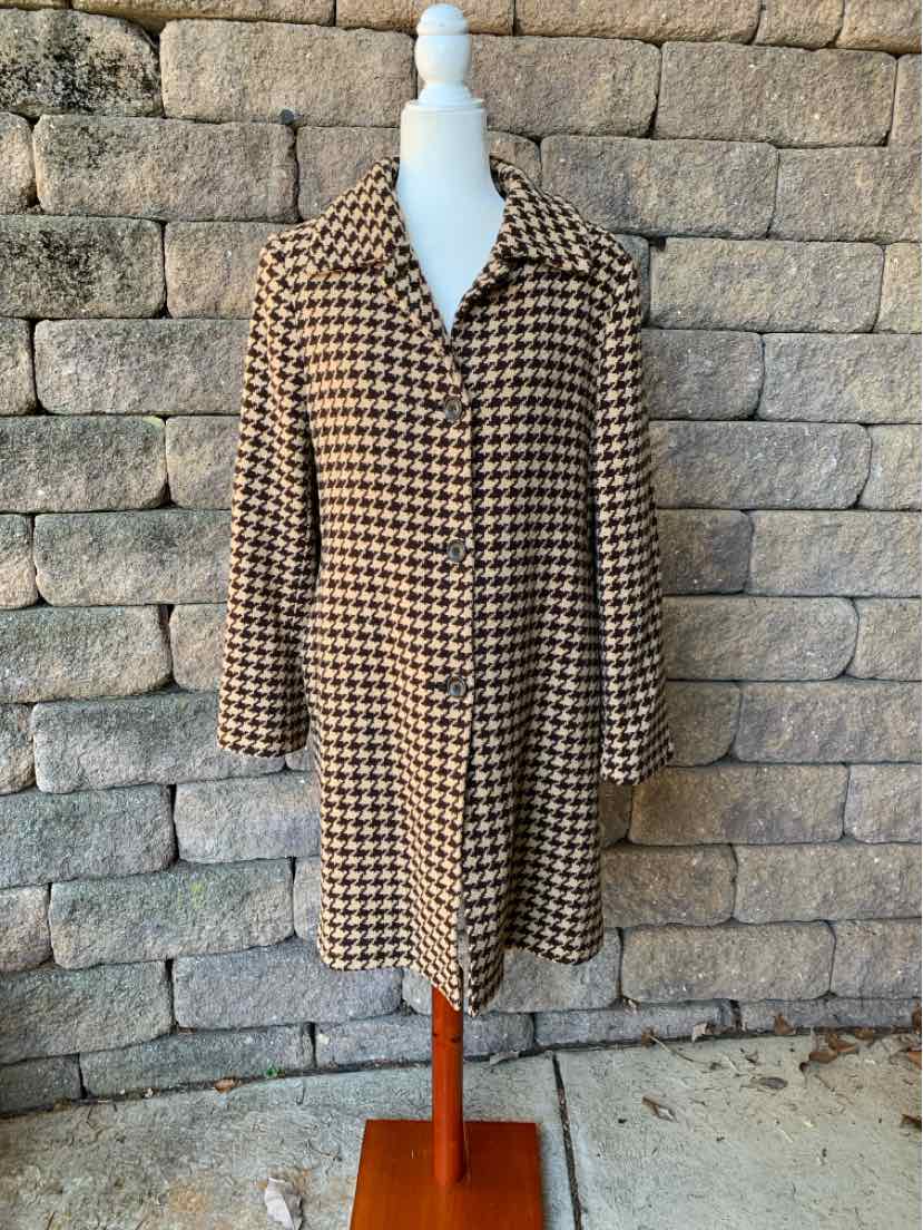 Women’s brown and cream houndstooth wool coat with a notched collar, long sleeves, and front buttons.