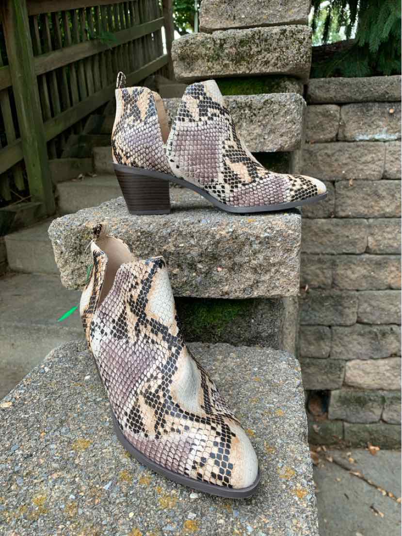 Women's ankle boots in beige and brown snake print with pointed toe and stacked block heel.