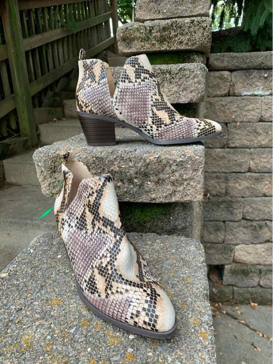 Women's ankle boots in beige and brown snake print with pointed toe and stacked block heel.