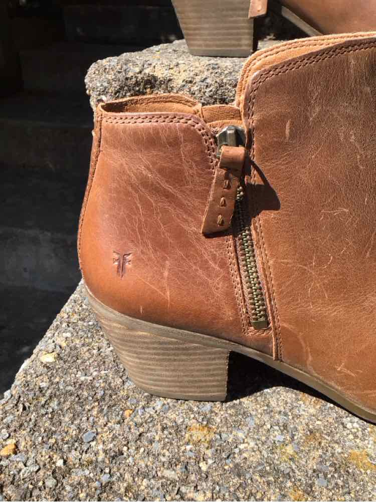 W FRYE TAN Size 9 BOOT