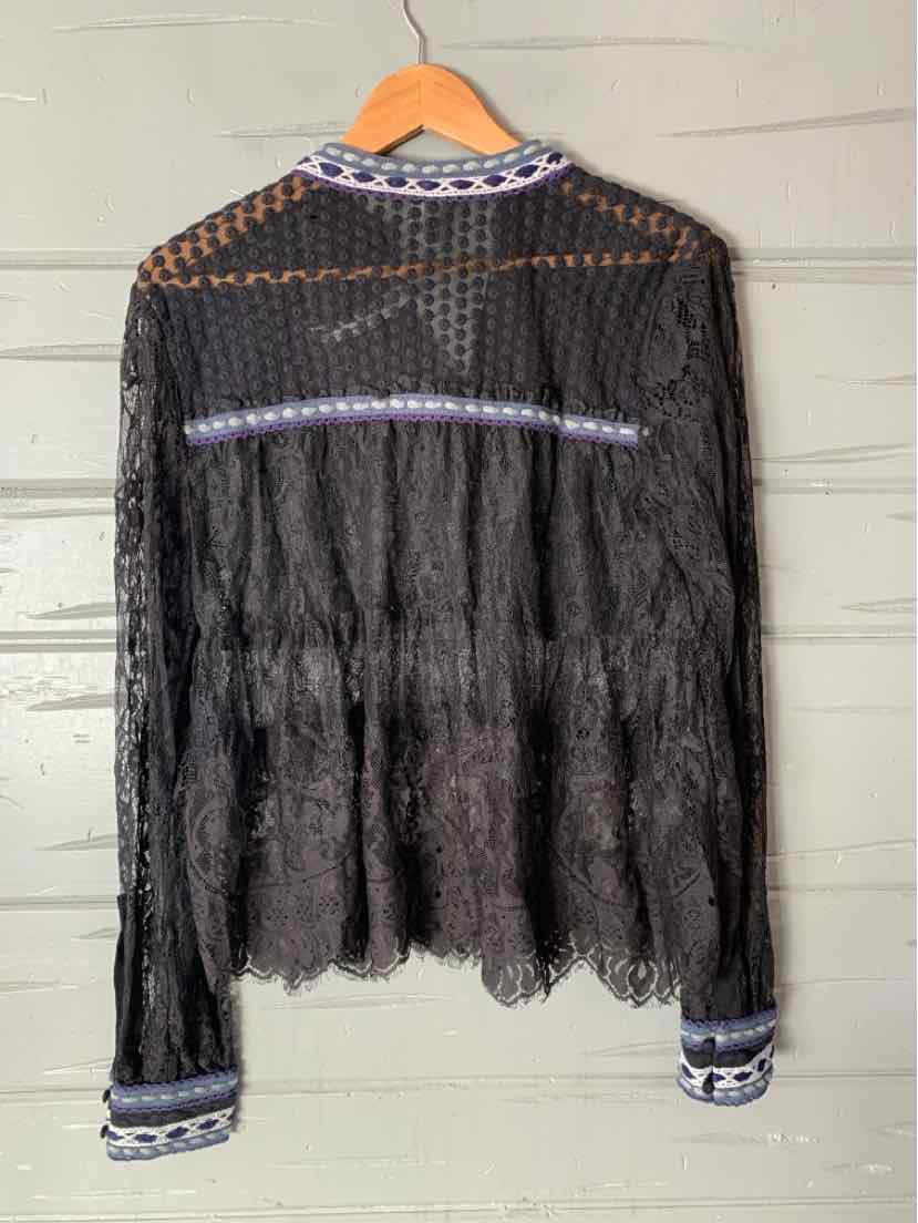 W BL^NK BK Size MED T