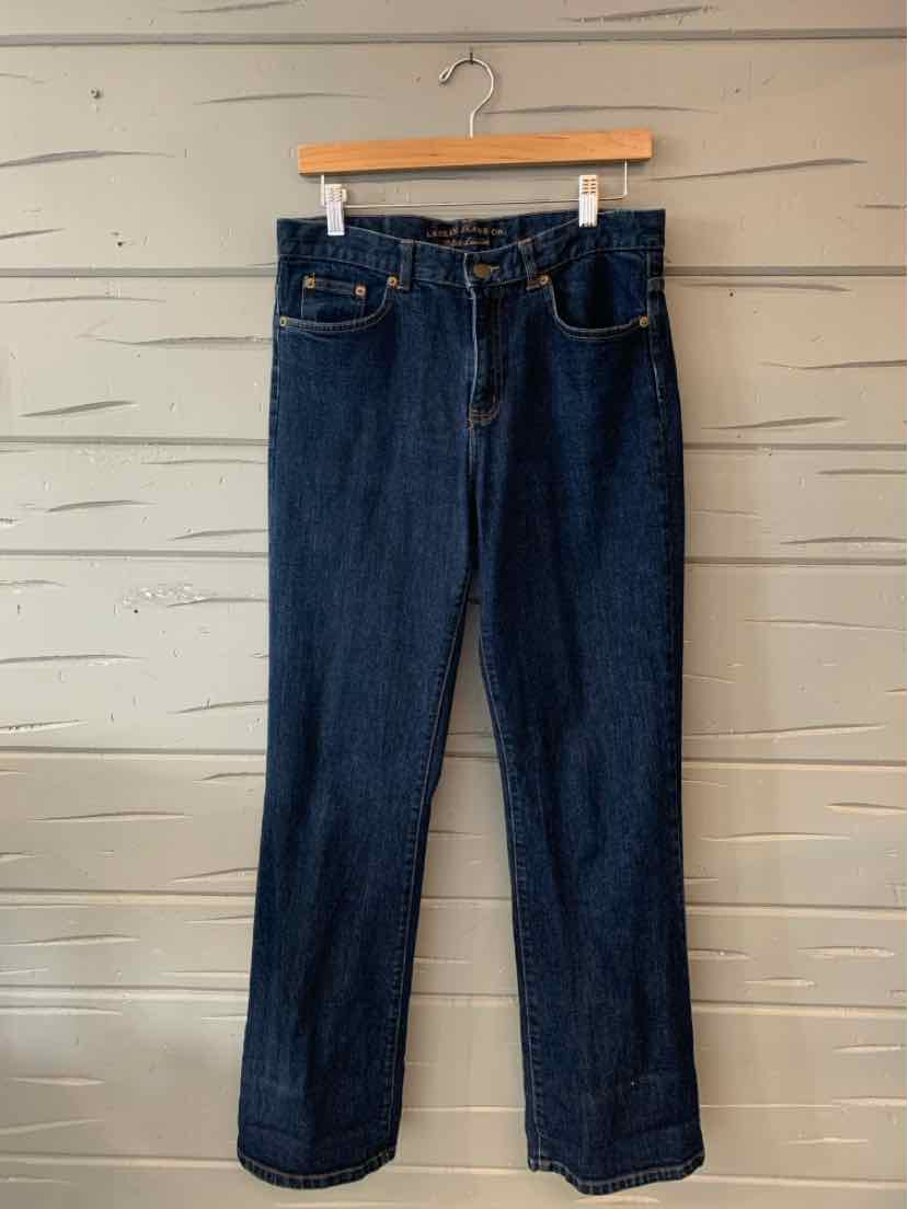 Dark blue straight-leg denim jeans with five-pocket design and belt loops.