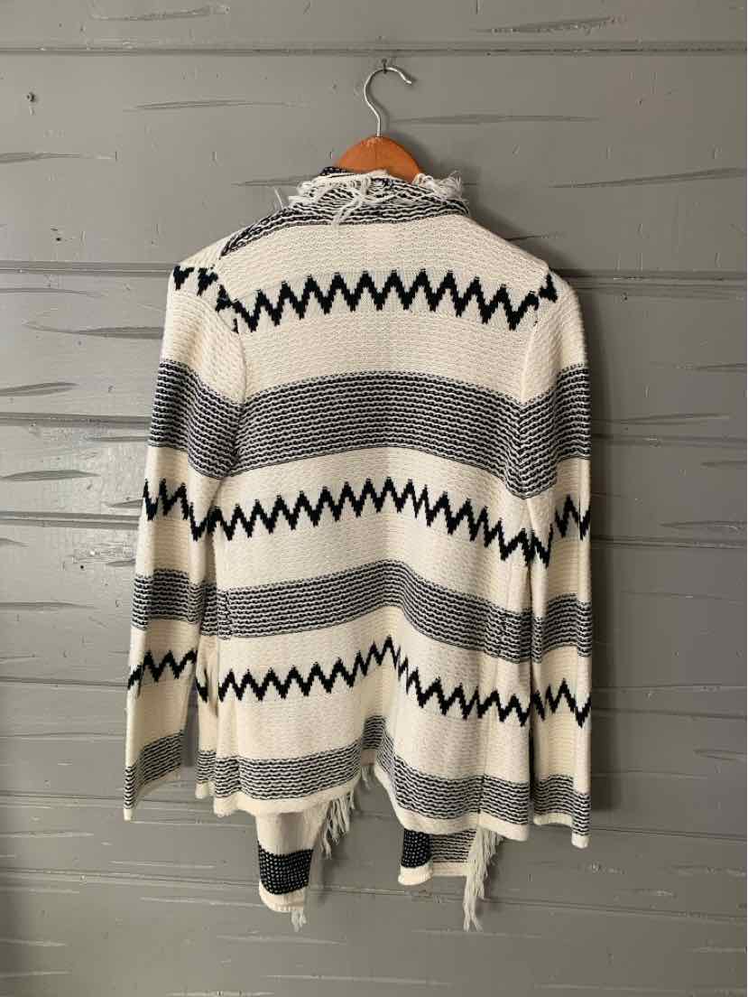 Black and white zigzag patterned long-sleeve sweater with shirt collar detail.