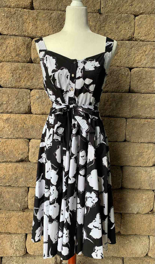 W WHBM BK Size 6 DR