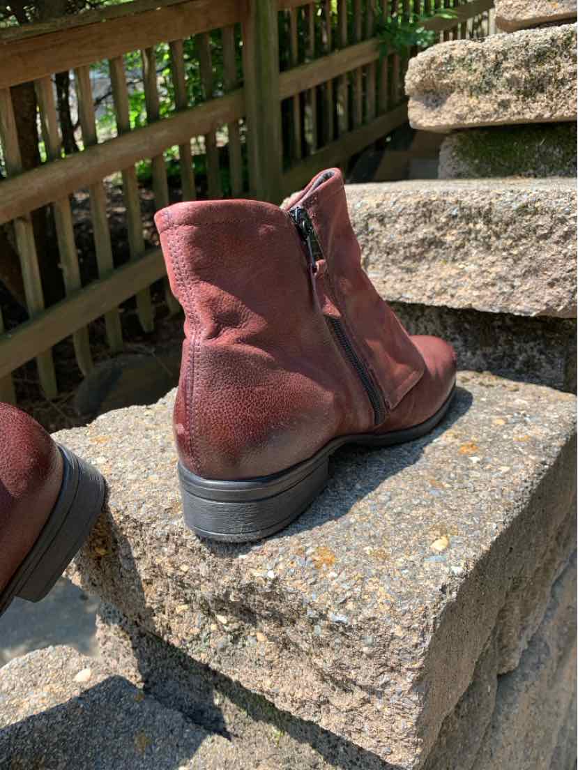 Burgundy suede ankle boots with side zipper and low black rubber sole, size 39.