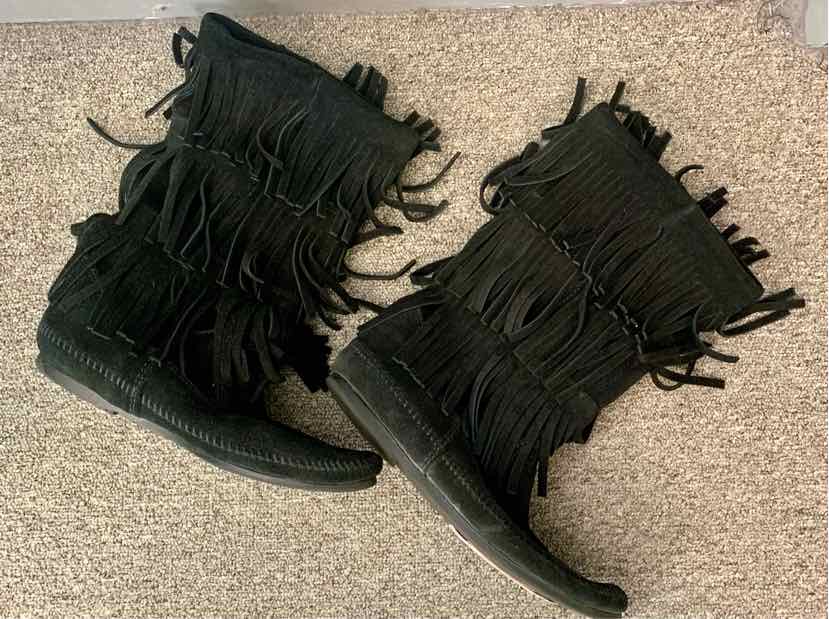 W MINNETONKA BK Size 9 BOOT