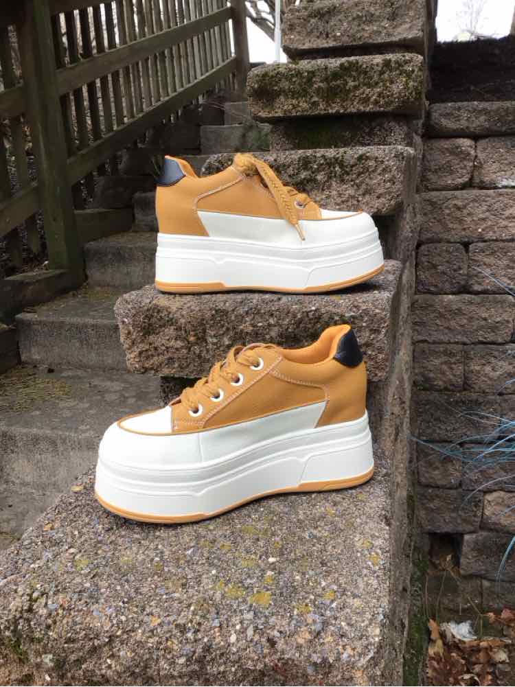 Size 6.5 W VEACAM TAN SNEAKER