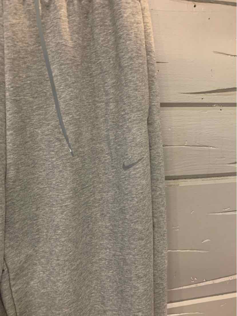 W NIKE GY Size MED AW