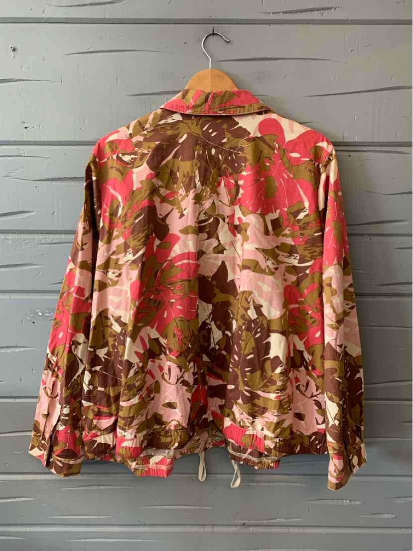 Lightweight jacket with pink and brown camouflage print, long sleeves, and adjustable drawstring hem.