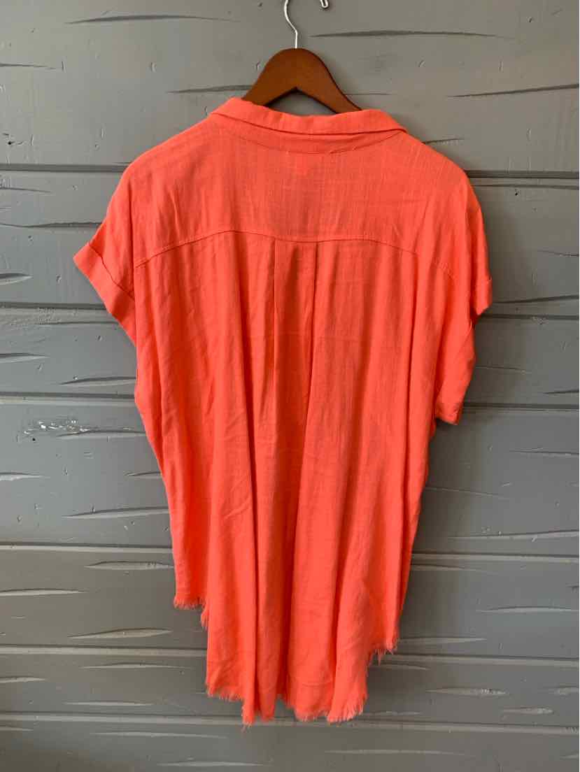 Loose-fit orange short-sleeve shirt with collar and soft, lightweight fabric.
