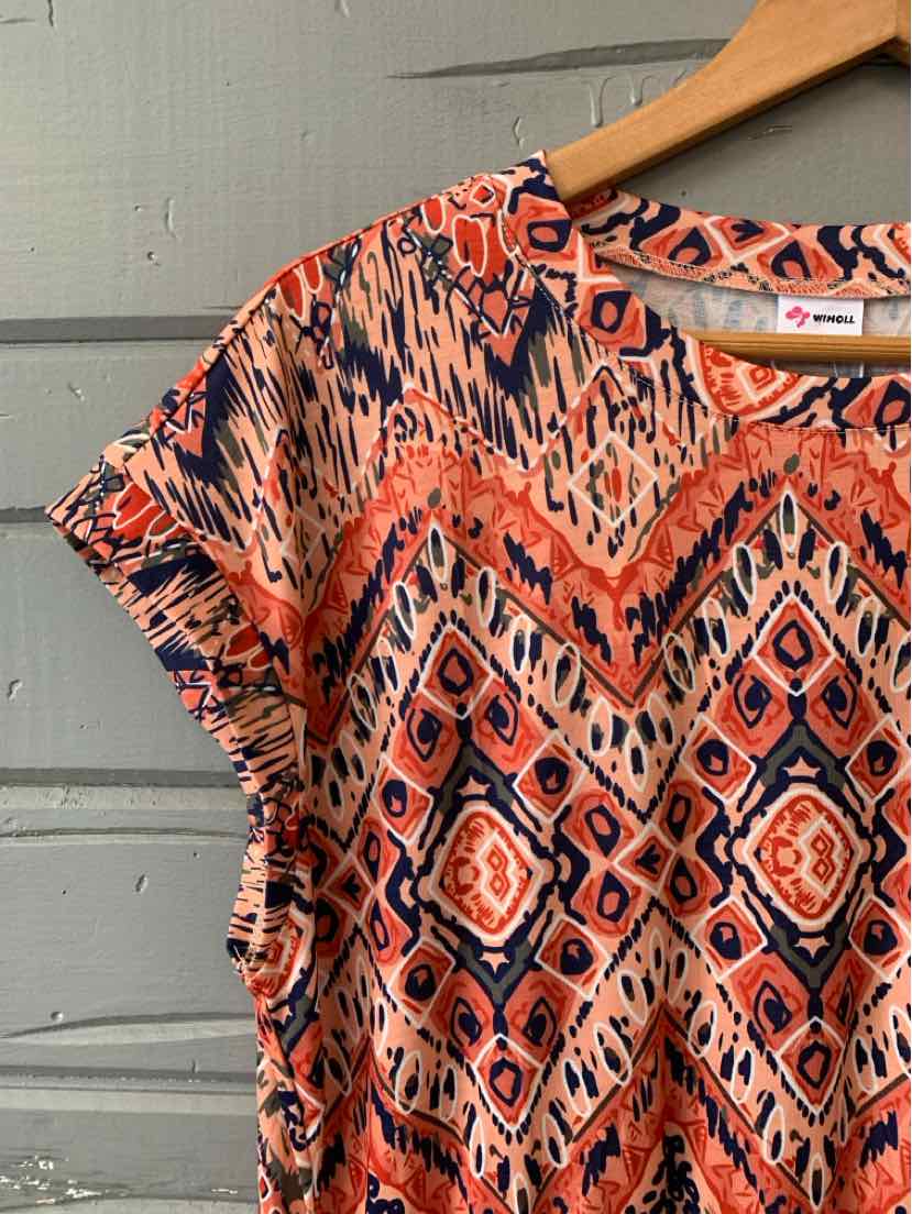 Orange and navy geometric patterned short-sleeve blouse in size XL with a round neckline.