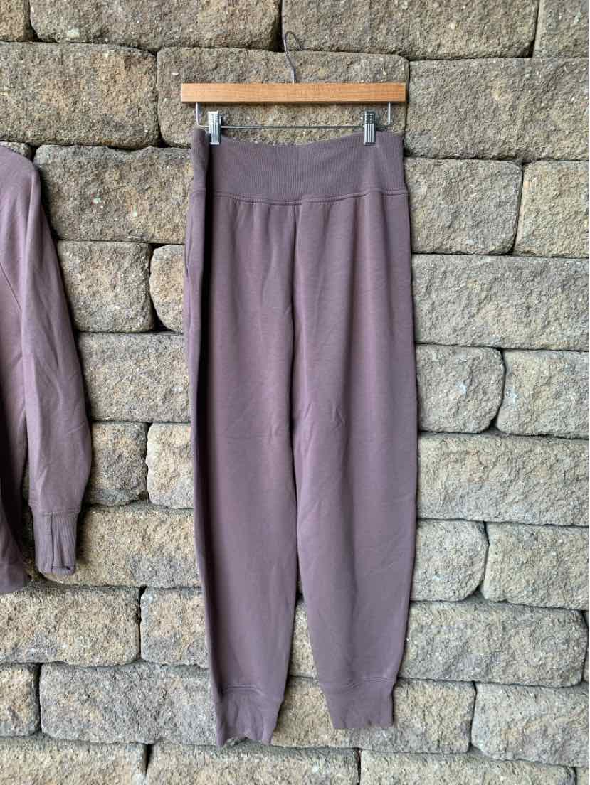 Mauve high-waist jogger pants with ribbed waistband and cuffs, soft knit fabric.