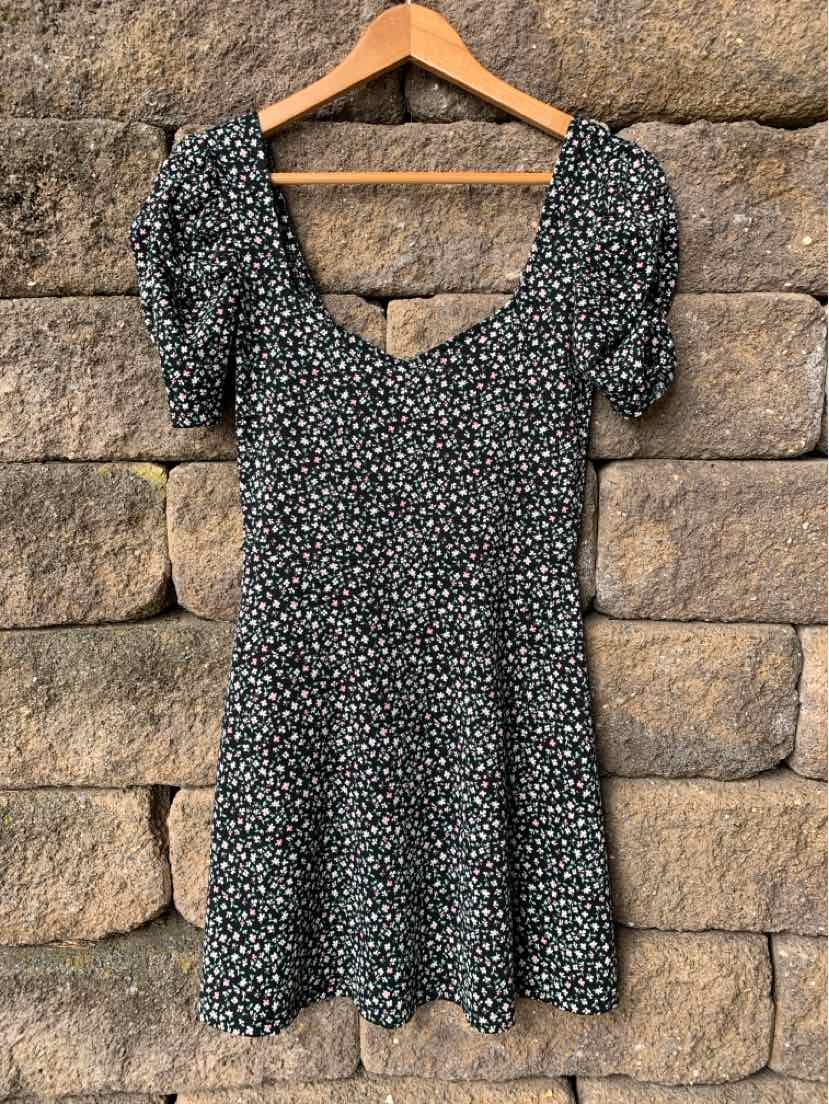 W H&M BK Size SM DR