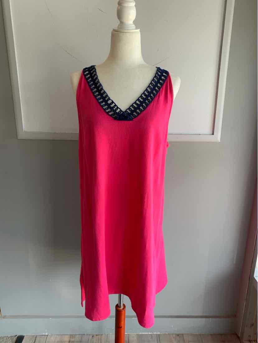 Pink sleeveless dress with black and white checkered V-neck trim, loose fit.
