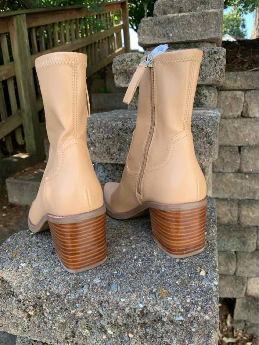 W DOLCE VITA TAN Size 6 BOOT