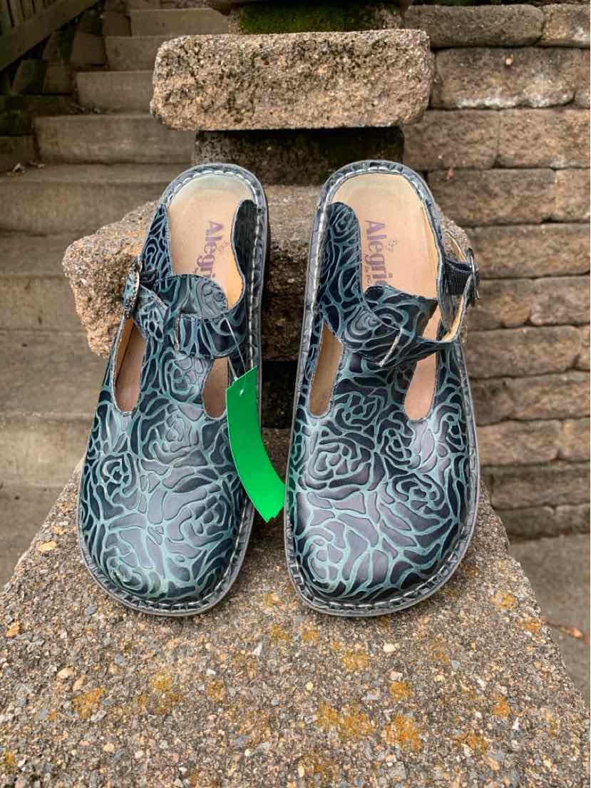 Black floral-patterned leather slip-on shoes with adjustable strap and cushioned sole, size 40.