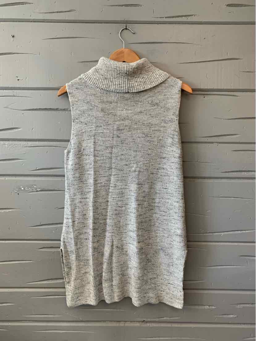 Sleeveless gray knit turtleneck top with subtle ribbed texture on wooden hanger.