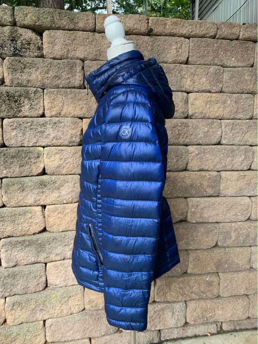 Navy blue quilted puffer jacket with hood and side zip pockets, size XL.