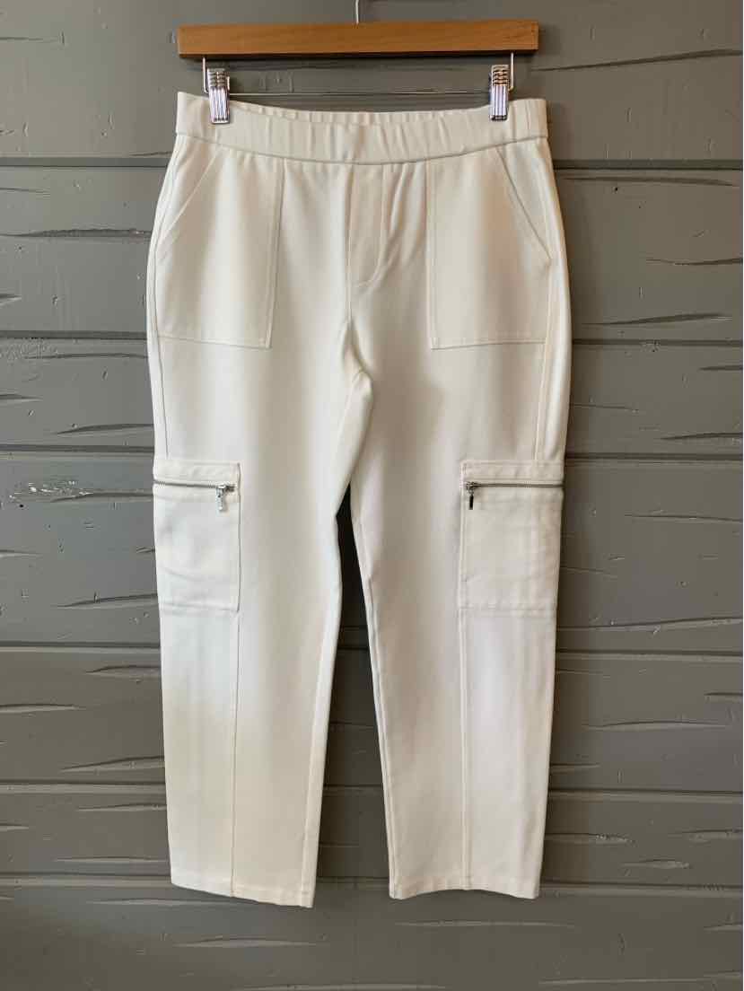 White cropped pants with elastic waistband and front zipper pocket details.
