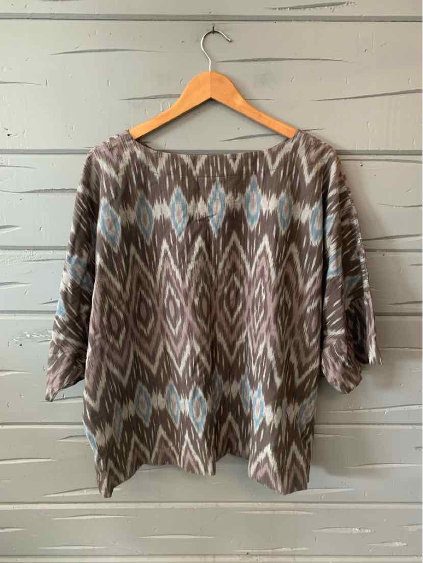 Brown and blue geometric patterned loose-fit blouse with three-quarter ruched sleeves, medium size.
