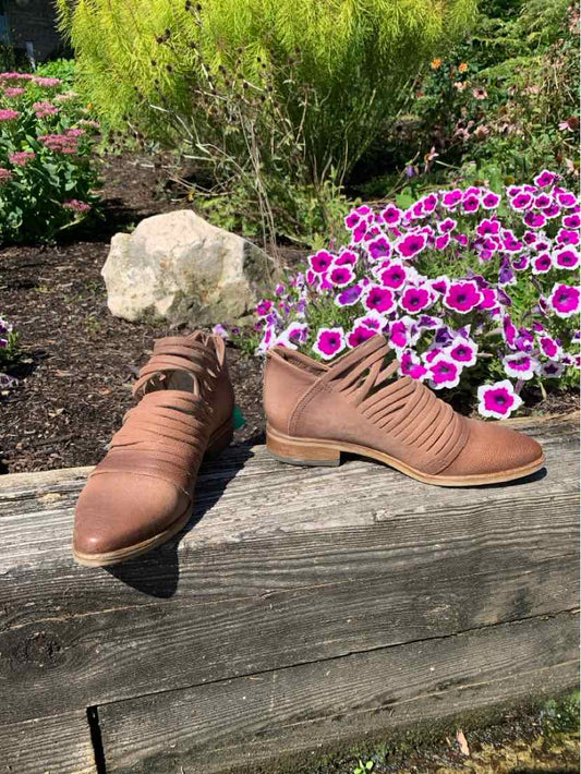 W FREE PEOPLE BR Size 36 BOOT