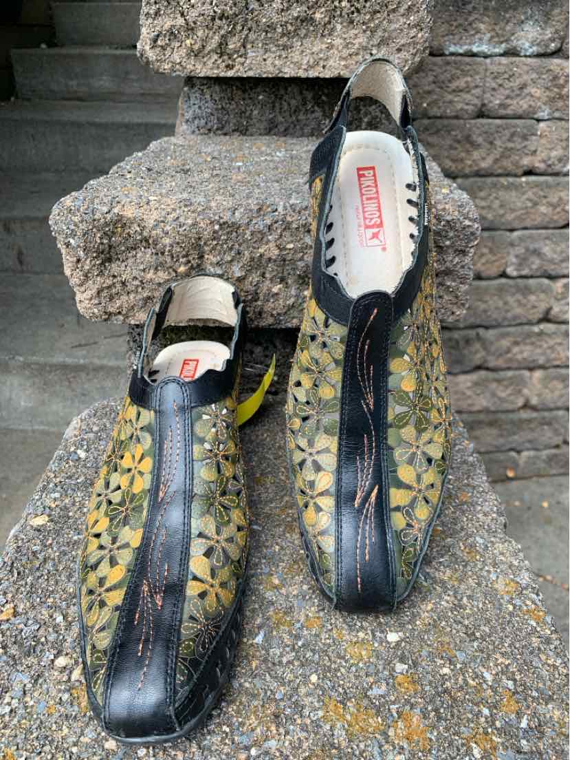 Black leather slip-on shoes with yellow floral fabric sides and rounded toes, size 41.