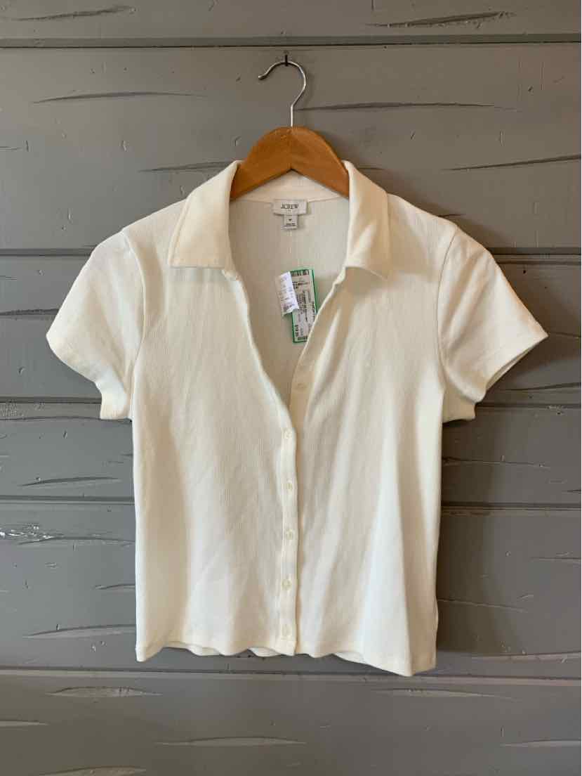 White short-sleeve polo shirt with collar and button placket, medium size.