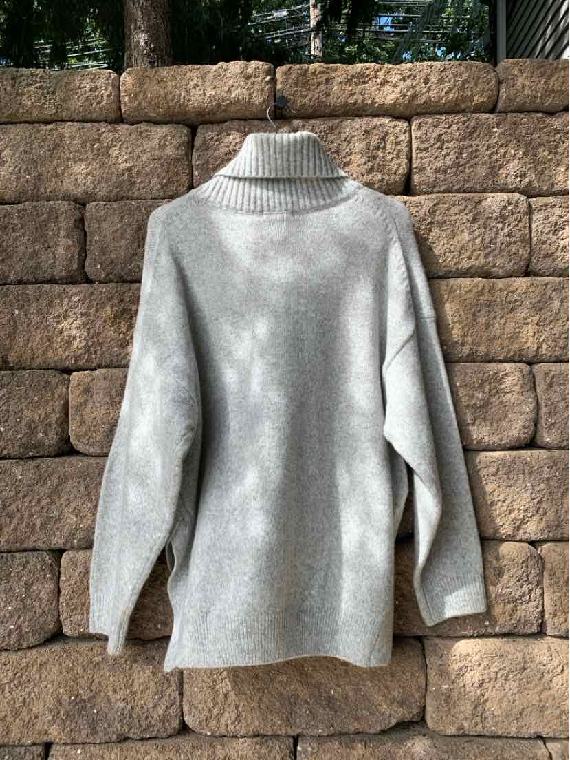W H&M GY Size MED SW