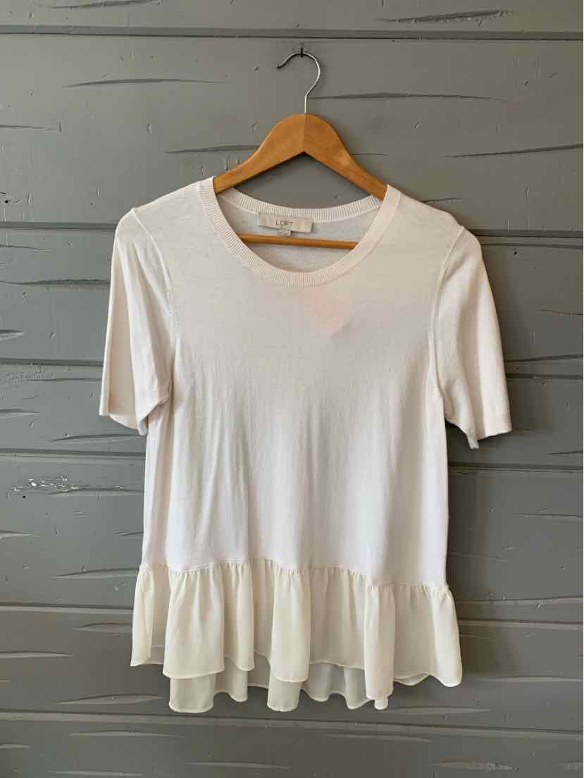 White short-sleeve blouse with round neckline and ruffled hem, medium size.
