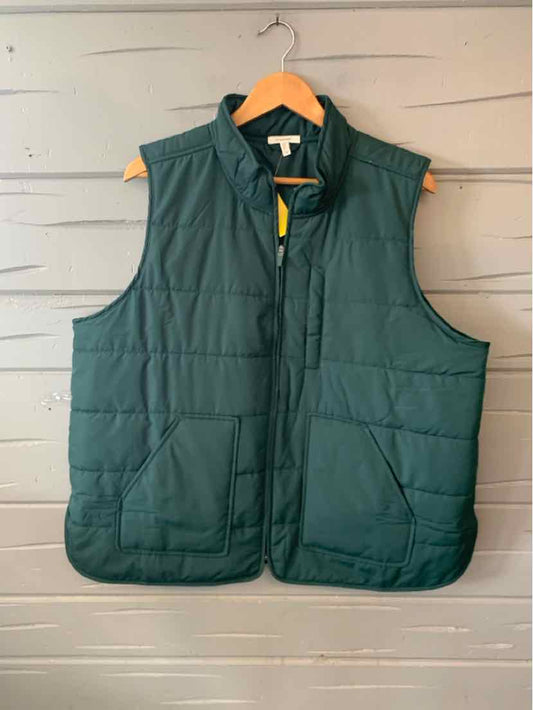 Dark green quilted sleeveless vest with front zipper and side pockets, size 1X.