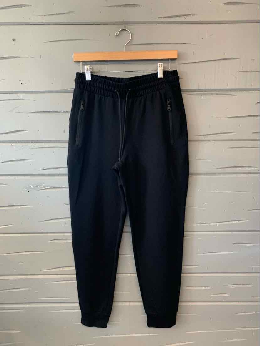 Black Old Navy jogger pants with an elastic drawstring waist, side pockets, and tapered cuffs.