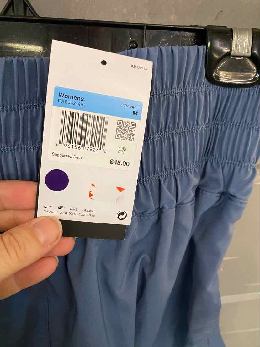 W NIKE BL Size MED AW