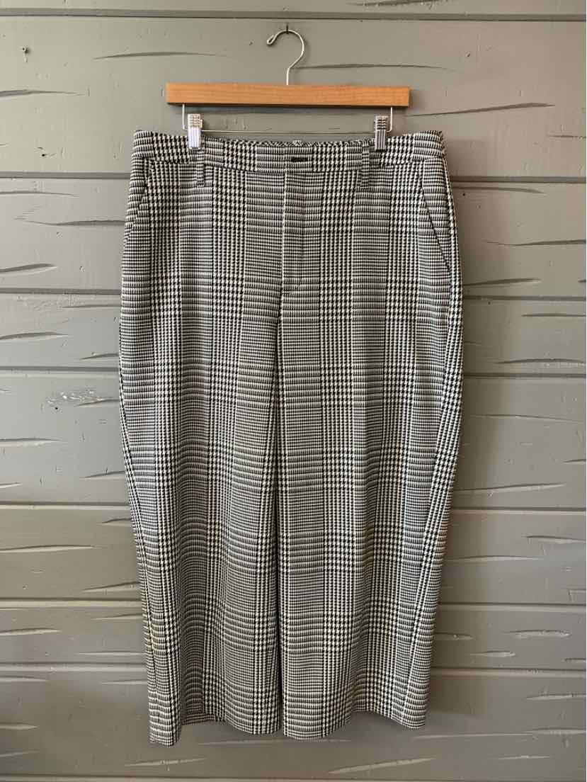 High-waisted plaid pencil skirt in black and white with front pockets and belt loops, size 14.