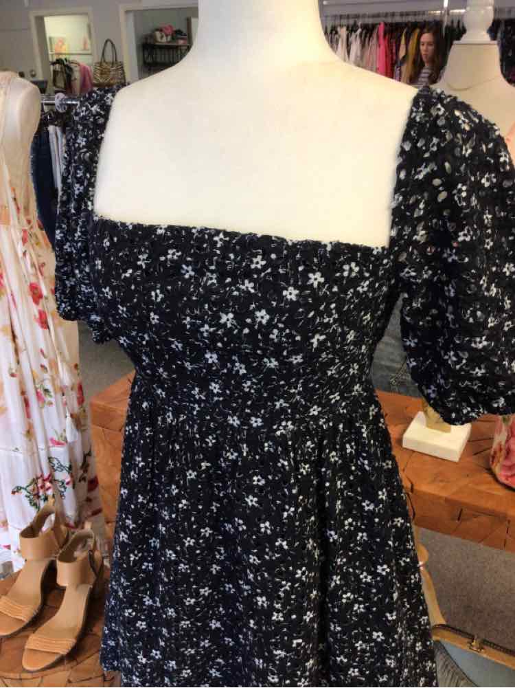 W MAEVE NY Size 6 DR