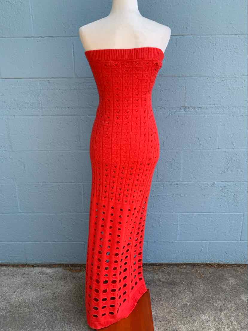 Red crochet strapless maxi dress with openwork pattern and fitted silhouette.