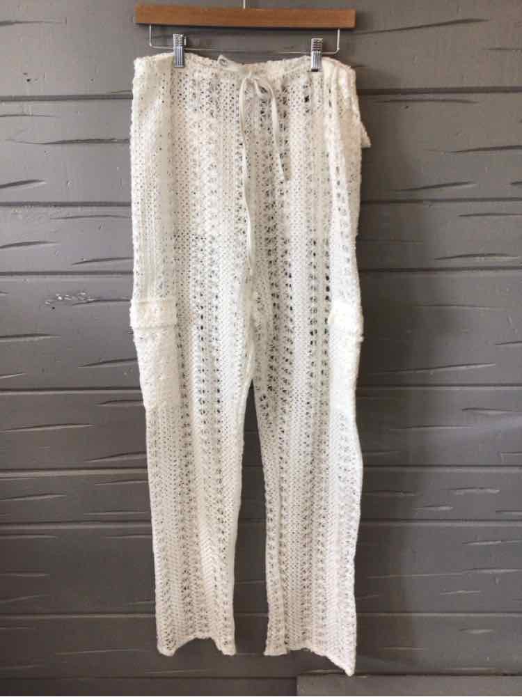 W FASHION NOVA WH Size MED P