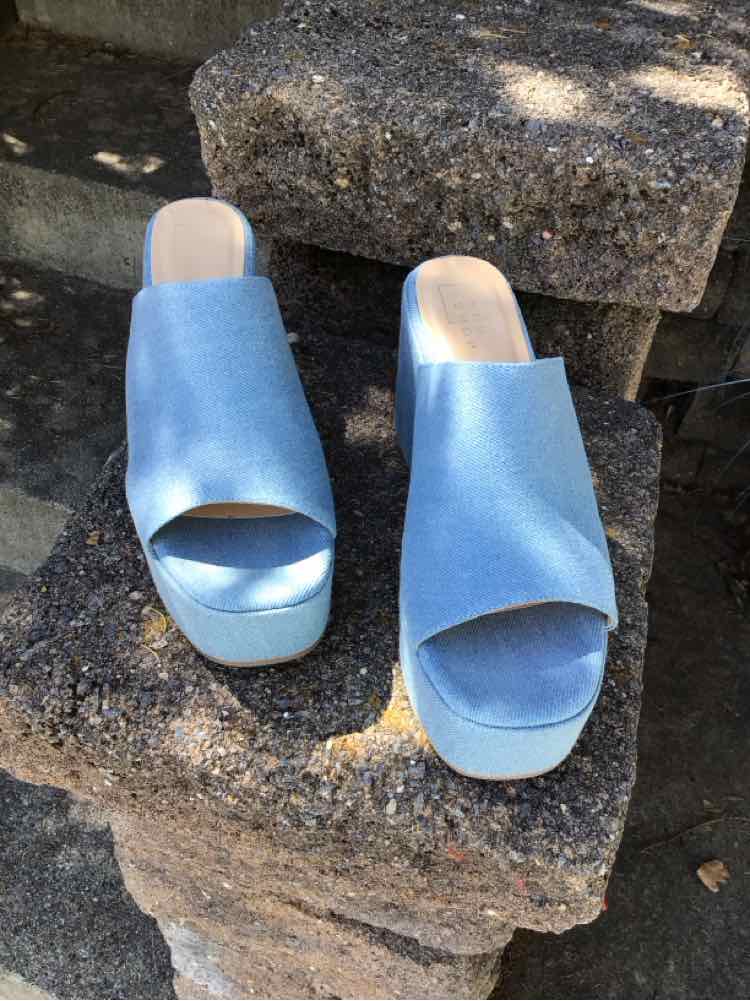 W SHU SHOP BL Size 10 SANDAL