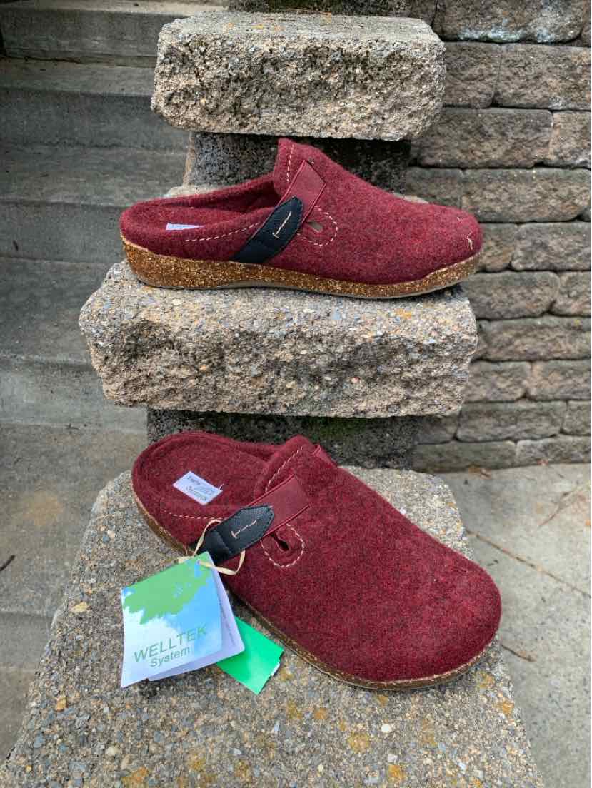 Burgundy slip-on clog with felt upper, brown rubber sole, and black elastic side accents, size 9.5.