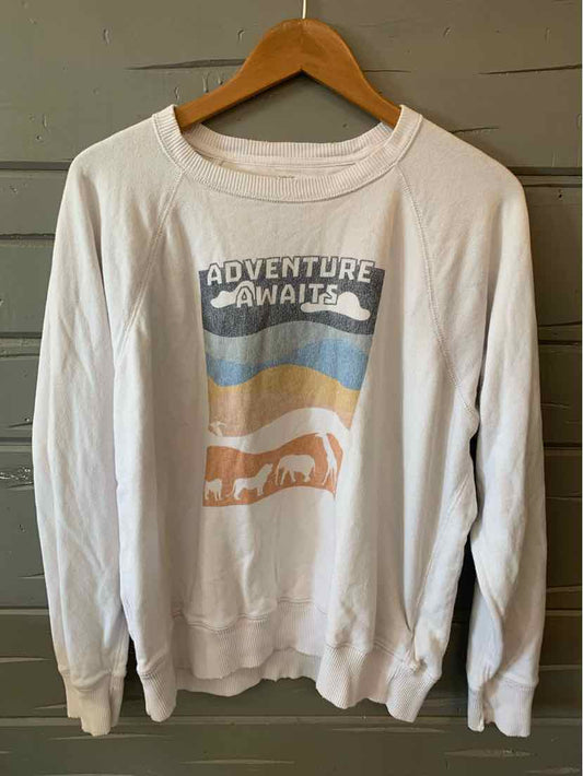 W ADVENTURE AWAITS WH Size MED T