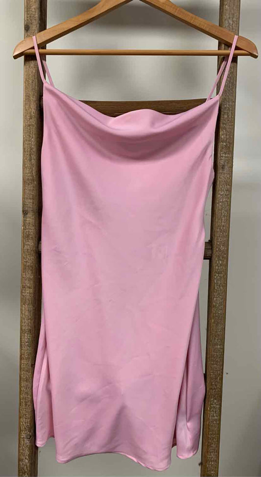W URBAN OUTFITTERS PK Size SM DR