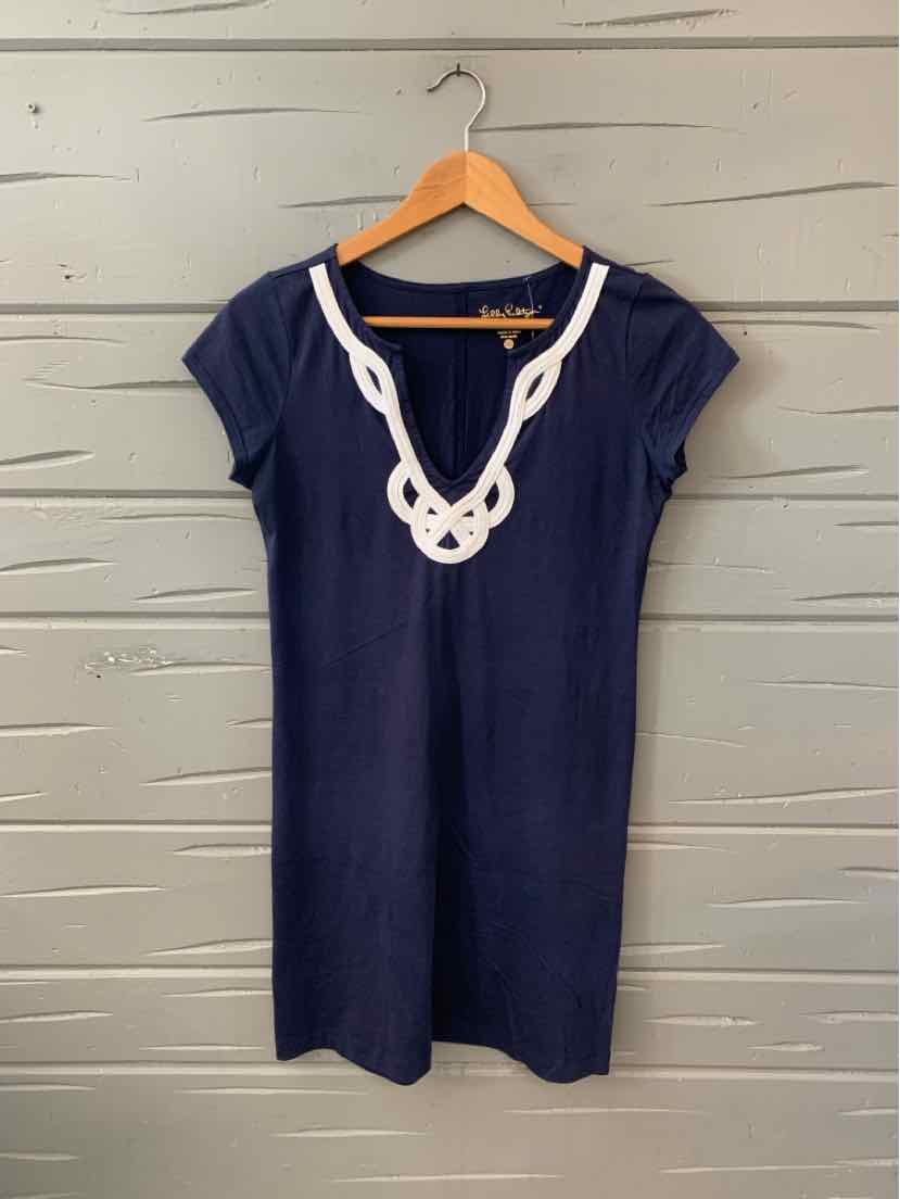 Navy blue short-sleeve dress with white scalloped neckline trim, fitted silhouette, XS size.
