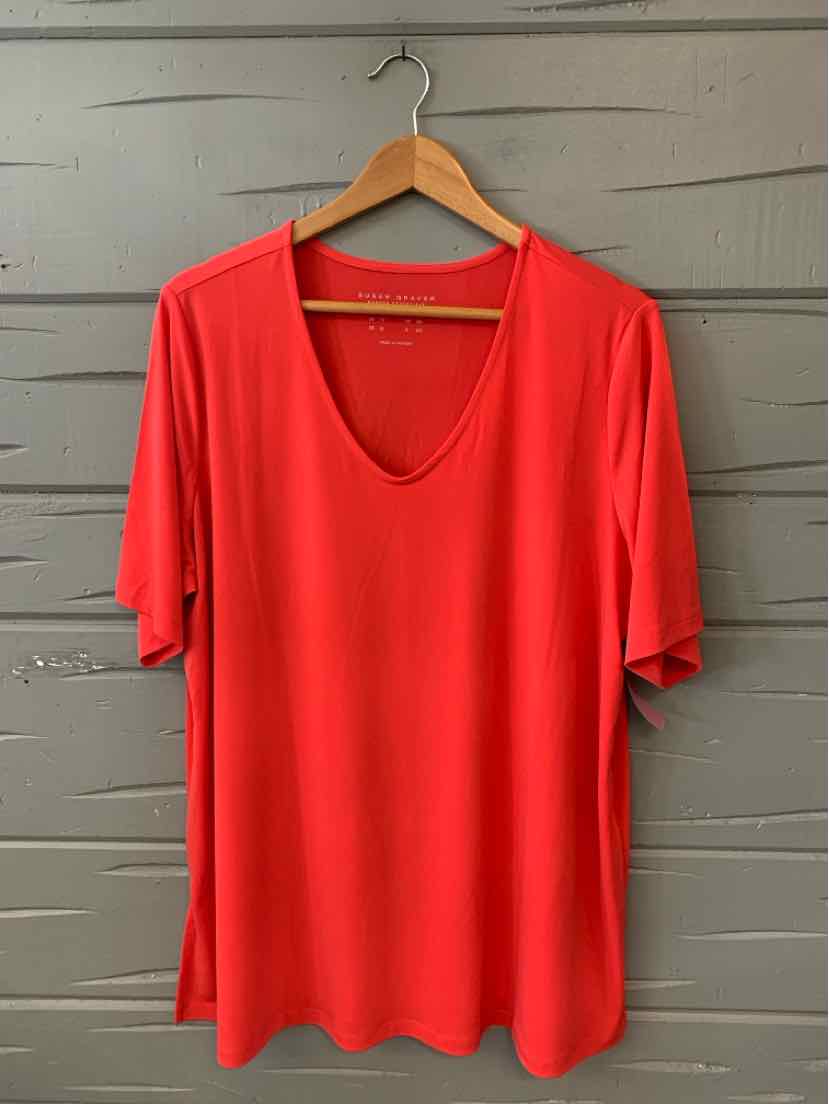 Red short-sleeve V-neck blouse in size 1X with a relaxed fit on wooden hanger.